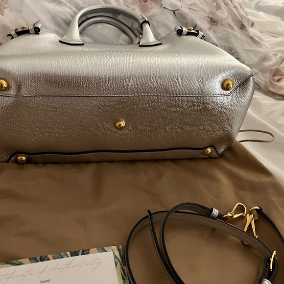 Burberry Banner Leather Tote Bag - Picture 6 of 6